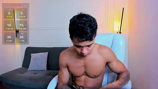 Snapshot of Paradise_boy_s chatting on 10.30.25 Paradise boy s online show from 10.30.25