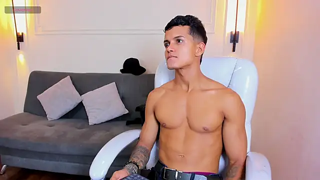 Snapshot of Paradise_boy_s chatting on 11.20.25 Paradise boy s online show from 11.20.25