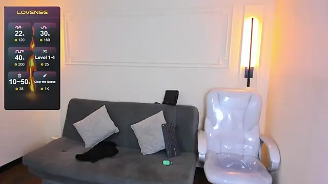 Snapshot of Paradise_boy_s chatting on 11.24.25 Paradise boy s online show from 11.24.25