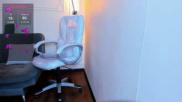 Snapshot of Paradise_boy_s chatting on 11.30.25 Paradise boy s online show from 11.30.25