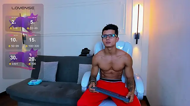 Snapshot of Paradise_boy_s chatting on 12.15.25 Paradise boy s online show from 12.15.25