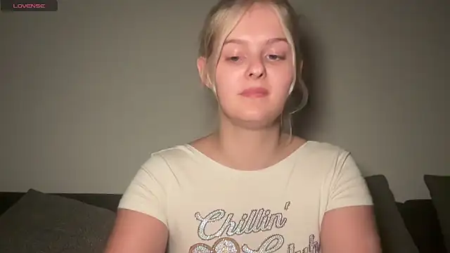 Snapshot of Allylove03 chatting on 11.08.25 Allylove03 online show from 11.08.25