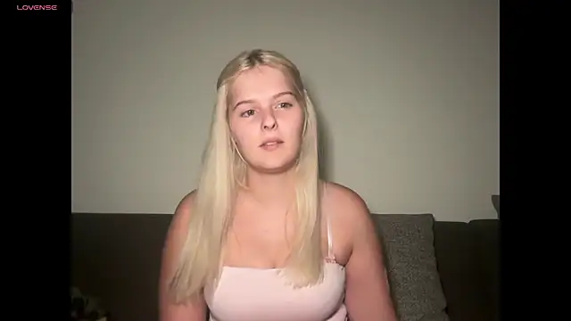 Snapshot of Allylove03 chatting on 11.11.25 Allylove03 online show from 11.11.25