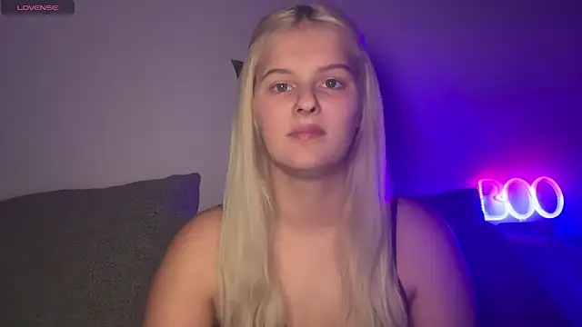 Snapshot of Allylove03 chatting on 12.16.25 Allylove03 online show from 12.16.25