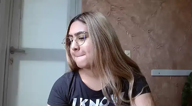 Miabonnett  online show from 02.20.25