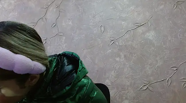 Miabonnett  online show from 02.22.25