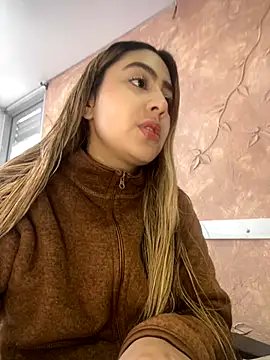 Miabonnett  online show from 10.13.25