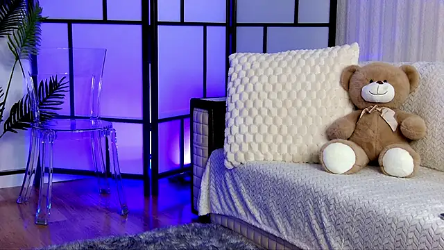 OnlyXandra online show from 11.24.25