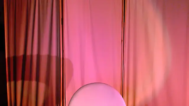 Snapshot of Malinax chatting on 02.27.25 Malinax online show from 02.27.25