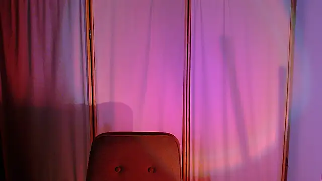 Snapshot of Malinax chatting on 09.26.25 Malinax online show from 09.26.25