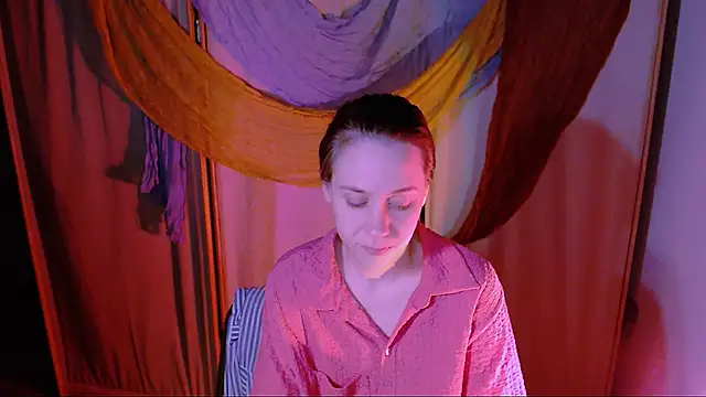 Snapshot of Malinax chatting on 10.30.25 Malinax online show from 10.30.25