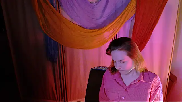 Snapshot of Malinax chatting on 11.10.25 Malinax online show from 11.10.25