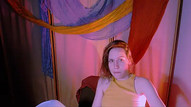 Snapshot of Malinax chatting on 11.18.25 Malinax online show from 11.18.25