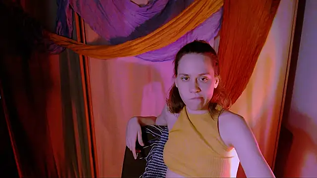 Snapshot of Malinax chatting on 11.27.25 Malinax online show from 11.27.25