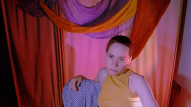 Snapshot of Malinax chatting on 12.04.25 Malinax online show from 12.04.25