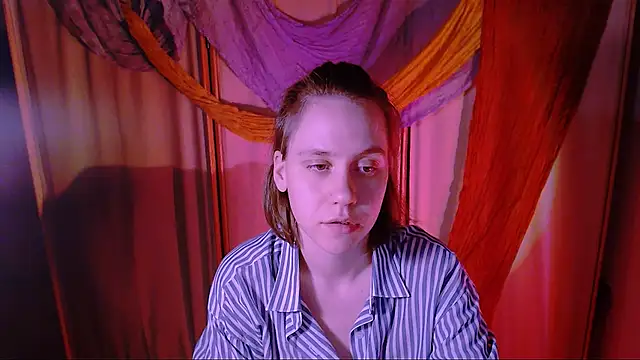 Snapshot of Malinax chatting on 12.14.25 Malinax online show from 12.14.25