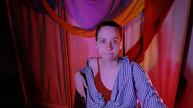 Snapshot of Malinax chatting on 12.15.25 Malinax online show from 12.15.25