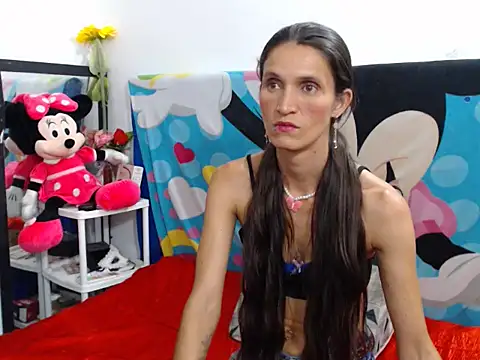 Snapshot of Nathasha_LatinHot chatting on 10.26.25 Nathasha LatinHot online show from 10.26.25