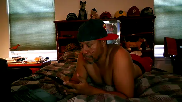 Snapshot of pimpdaddy4ever chatting on 11.16.25 pimpdaddy4ever online show from 11.16.25