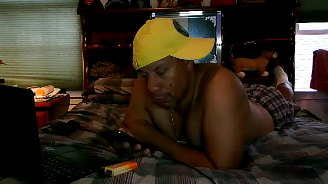 Snapshot of pimpdaddy4ever chatting on 11.19.25 pimpdaddy4ever online show from 11.19.25