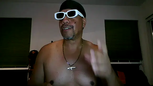 Snapshot of pimpdaddy4ever chatting on 12.02.25 pimpdaddy4ever online show from 12.02.25
