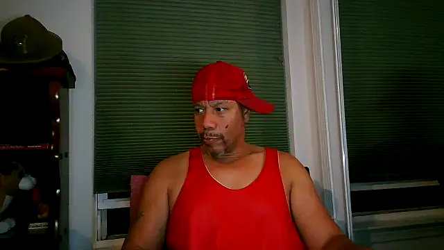 Snapshot of pimpdaddy4ever chatting on 12.14.25 pimpdaddy4ever online show from 12.14.25