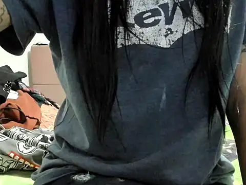 Snapshot of seduction_party chatting on 09.20.25 seduction party online show from 09.20.25