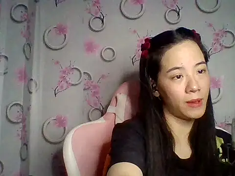 Snapshot of Nana-68 chatting on 10.21.25 Nana-68 online show from 10.21.25