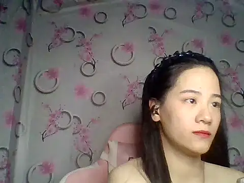 Snapshot of Nana-68 chatting on 11.10.25 Nana-68 online show from 11.10.25