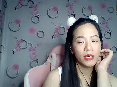 Snapshot of Nana-68 chatting on 11.15.25 Nana-68 online show from 11.15.25