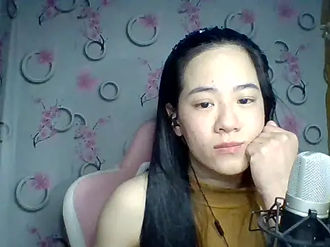 Snapshot of Nana-68 chatting on 11.21.25 Nana-68 online show from 11.21.25