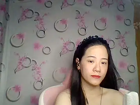 Snapshot of Nana-68 chatting on 11.22.25 Nana-68 online show from 11.22.25