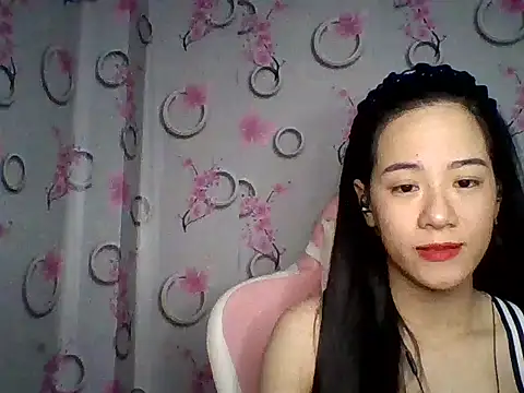 Snapshot of Nana-68 chatting on 11.26.25 Nana-68 online show from 11.26.25