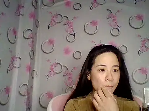 Snapshot of Nana-68 chatting on 11.27.25 Nana-68 online show from 11.27.25