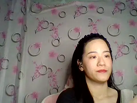 Snapshot of Nana-68 chatting on 11.28.25 Nana-68 online show from 11.28.25