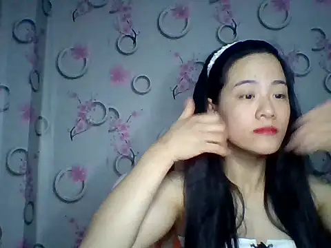 Snapshot of Nana-68 chatting on 11.30.25 Nana-68 online show from 11.30.25