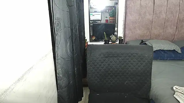 Snapshot of Liza_Thurner chatting on 12.19.24 Liza Thurner online show from 12.19.24