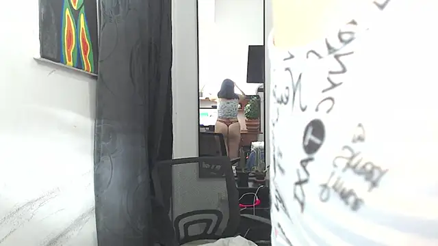 Snapshot of Liza_Thurner chatting on 02.19.25 Liza Thurner online show from 02.19.25