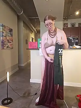 Snapshot of littlelustlamb chatting on 09.18.25 littlelustlamb online show from 09.18.25