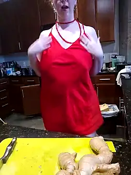 Snapshot of littlelustlamb chatting on 10.09.25 littlelustlamb online show from 10.09.25