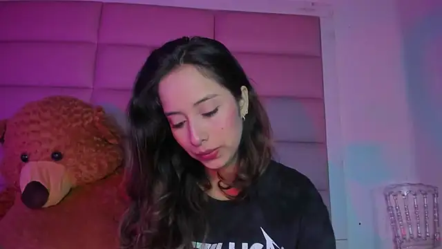 little-Emma online show from 12.19.25