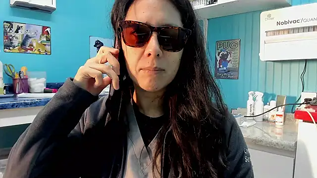 Snapshot of Reinacatchile chatting on 05.19.26 Reinacatchile online show from 05.19.26