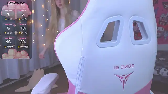 Snapshot of Milia_Parker chatting on 10.26.25 Milia Parker online show from 10.26.25