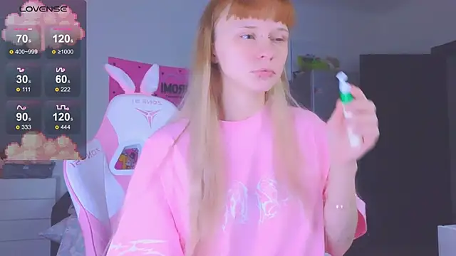 Snapshot of Milia_Parker chatting on 11.06.25 Milia Parker online show from 11.06.25