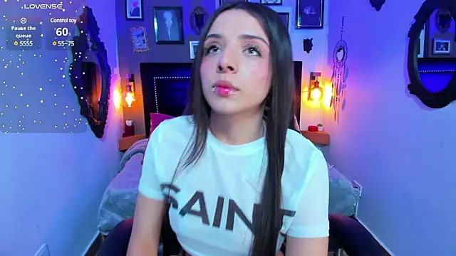 Charlotte  Benett online show from 03.23.25