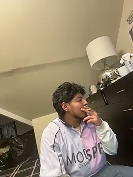 Snapshot of MynameisPaco chatting on 11.20.25 MynameisPaco online show from 11.20.25