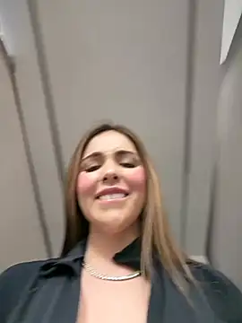 Snapshot of Alirawrz chatting on 06.15.26 Alirawrz online show from 06.15.26