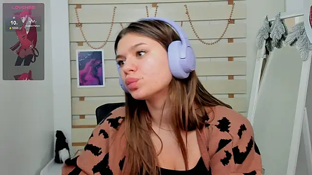 Josephine Kiss online show from 01.11.25