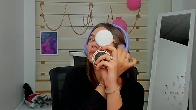 Josephine Kiss online show from 02.14.25