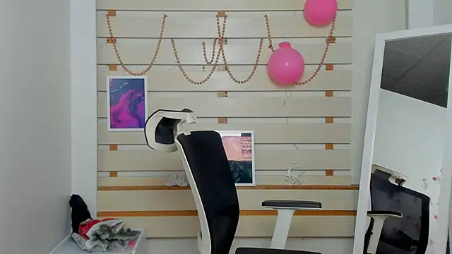 Josephine Kiss online show from 02.14.25